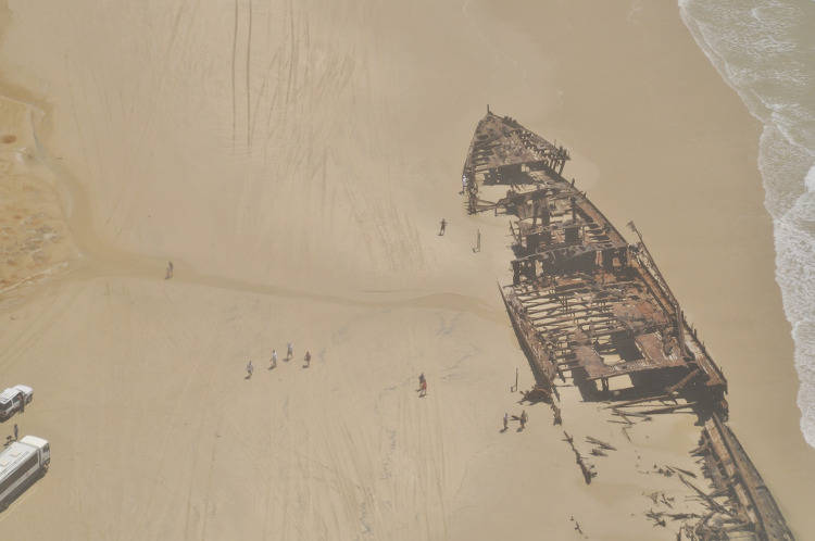 Затонувший корабль на пляже острова Фрейзер
